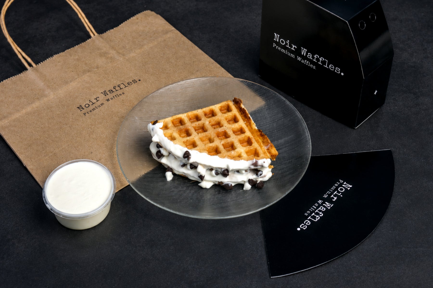 Noir White Classic Waffle + Extra White Chocolate Dip